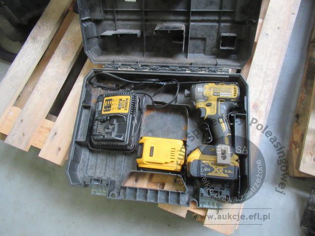 1 - Zakrętarka udarowa DEWALT DCF 887 P2