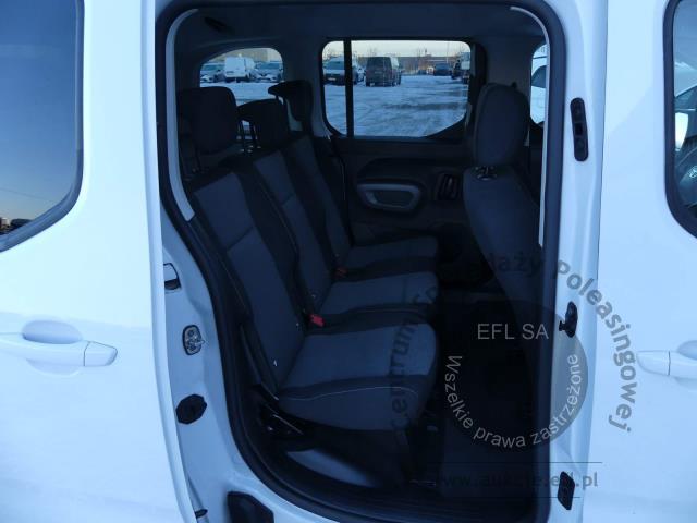 9 - Toyota Proace City Verso 1.5 D-4D 2023r. DW1WA56 Magnice