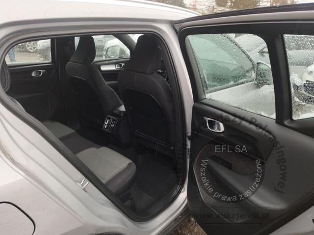 10 - Volvo XC40 B4 Core aut 2022r. WW345TF UWAGA!! Pojazd znajduje się w firmie Arctos Sp. z o.o. Warszawa, Al. Krakowska 7, 02-183 Warszawa