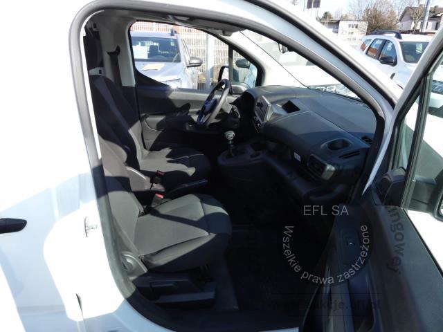 10 - Opel Combo Cargo XL 1.5 CDTI 2,4t 2020r. PO9SM30 UWAGA!! Pojazd znajduje się w firmie AUTO MOTO CENTRUM sp. z o.o. ul. Ostrowska 328 (przy Trasie Katowickiej) 61-312 Poznań