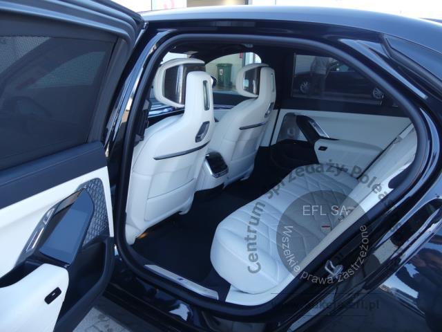 13 - BMW 740D XDRIVE 2025r.