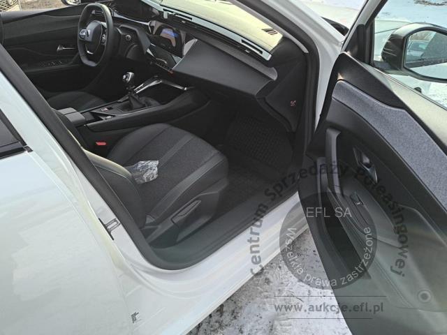 6 - Peugeot  308 1.2 PureTech allure 2022r. DW4TL39 Pojazd znajduje się w firmie ARCTOS GROUP sp. z o.o. Al. Krakowska 7, 02-183 Warszawa