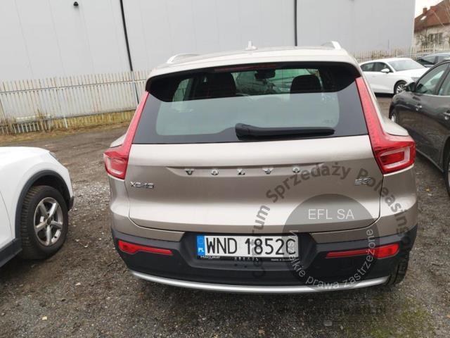 3 - Volvo  XC40 B3 Core aut 2022r. WND1852C Pojazd znajduje się w firmie ARCTOS GROUP sp. z o.o. Al. Krakowska 7, 02-183 Warszawa