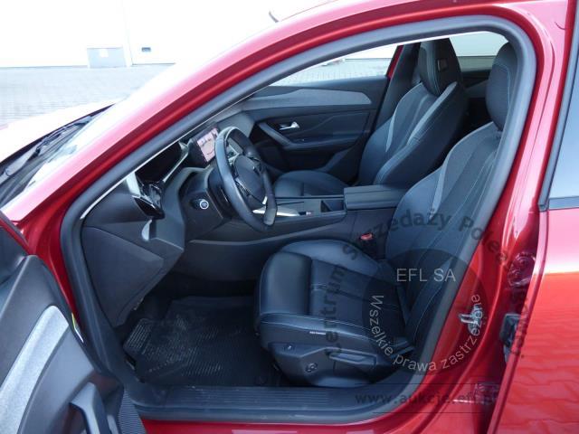 7 - PEUGEOT  308 ALLURE PACK 1.2 PURETECH  2022r.