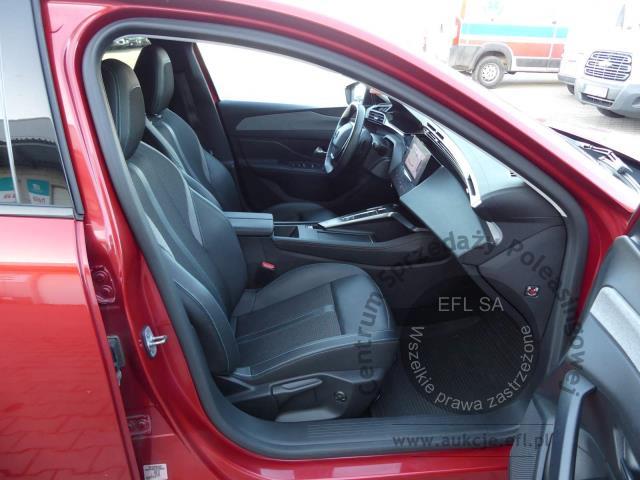 8 - PEUGEOT  308 ALLURE PACK 1.2 PURETECH  2022r.