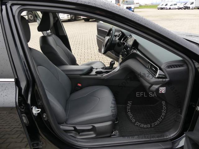 7 - TOYOTA CAMRY 2.5 VVT-I+H E-CVT 2021r.