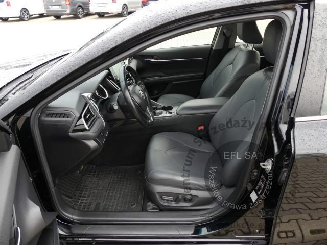 8 - TOYOTA CAMRY 2.5 VVT-I+H E-CVT 2021r.
