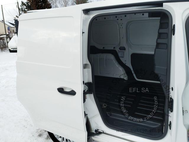 8 - Volkswagen Caddy Cargo 2.0 TDI 2023r. DW7WH43 Pojazd znajduje się w firmie ARCTOS GROUP sp. z o.o. Al. Krakowska 7, 02-183 Warszawa