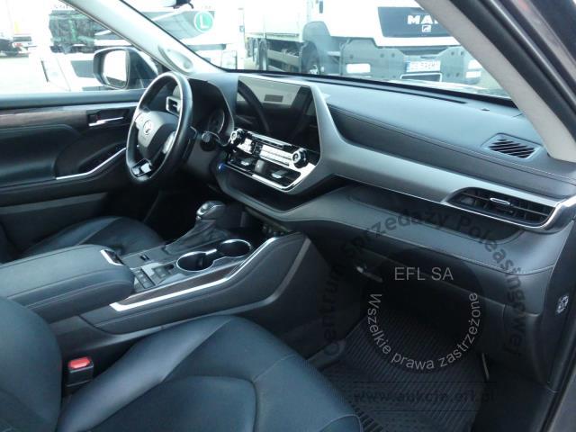 9 - TOYOTA HIGHLANDER 2.5 HYBRID CVT  2021r.