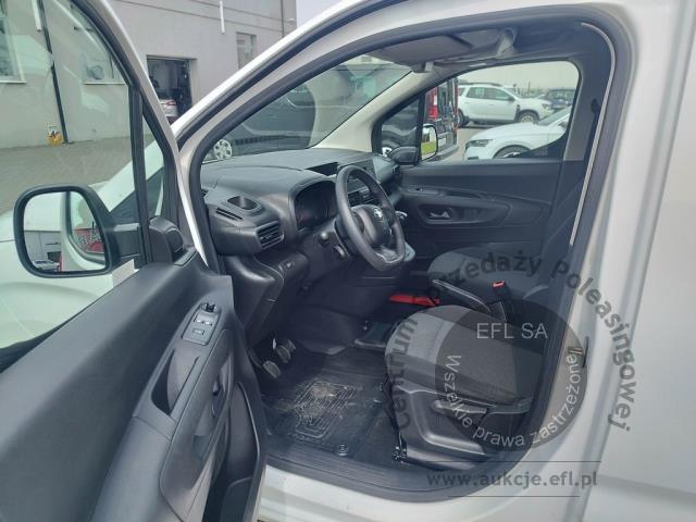 5 - Toyota Proace City 1.5 D-4D Standard  2022r. DW8TX39 UWAGA!! Pojazd znajduje się w lokalizacji: Janki, Al. Krakowska 52, 05-090 Janki