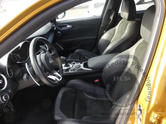 10 - Alfa Romeo Giulia 2.0 Turbo Veloce TI Q4 2021r. PO3VX16 UWAGA!! Pojazd znajduje się w firmie AUTO MOTO CENTRUM sp. z o.o. ul. Ostrowska 328 (przy Trasie Katowickiej) 61-312 Poznań