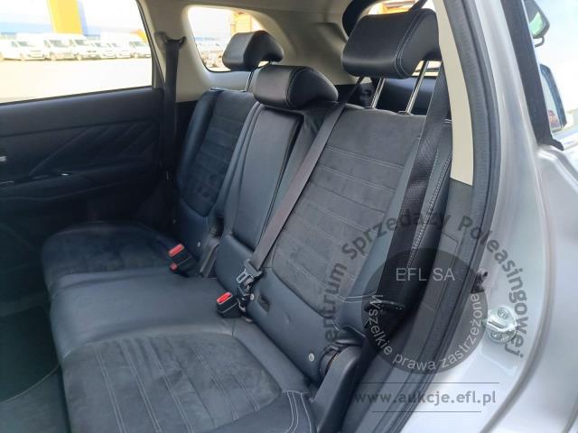 17 - MITSUBISHI  OUTLANDER 2.4 PHEV S-AWC 4X4 2018r.