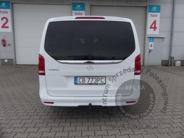 17 - MERCEDES-BENZ V-KLASSE 300D 4MATIC 2022r.