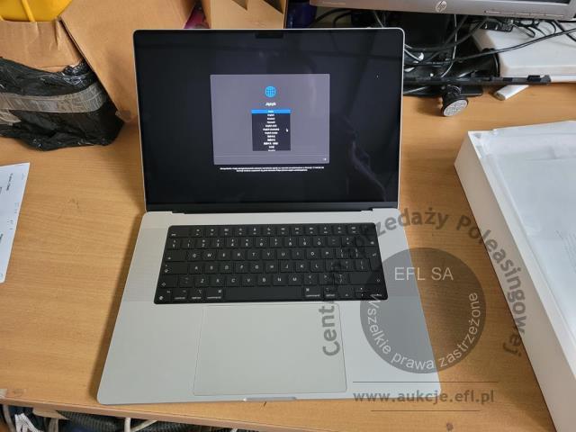 2 - Komputer przenośny Apple MacBook A2485