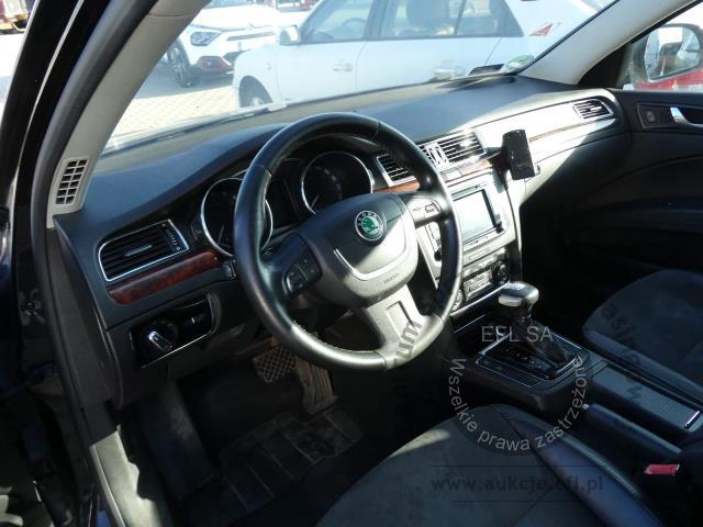 5 - SKODA SUPERB 2.0 TDI KOMBI AUTOMAT 2010r.