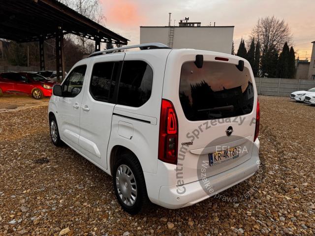 4 - Opel Combo Life 1.2 T Elite S&amp;S Kombi 2019r. KR4KY67 UWAGA!! Pojazd znajduje się w lokalizacji: Katowice 40-689, Małachowskiego 16
