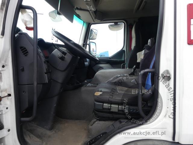 6 - EFL FINANCE RENAULT D18 WIDE 4X2 AUTOMAT 2017r.