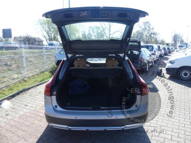 13 - Volvo V90 Cross Country B5 D AWD 2023r. WZ005GG UWAGA!! Pojazd znajduje się w firmie AUTO MOTO CENTRUM sp. z o.o. ul. Ostrowska 328 (przy Trasie Katowickiej) 61-312 Poznań