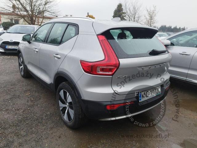 2 - Volvo  XC40  B3 Core aut 2022r. WND1972C Pojazd znajduje się w firmie ARCTOS GROUP sp. z o.o. Al. Krakowska 7, 02-183 Warszawa